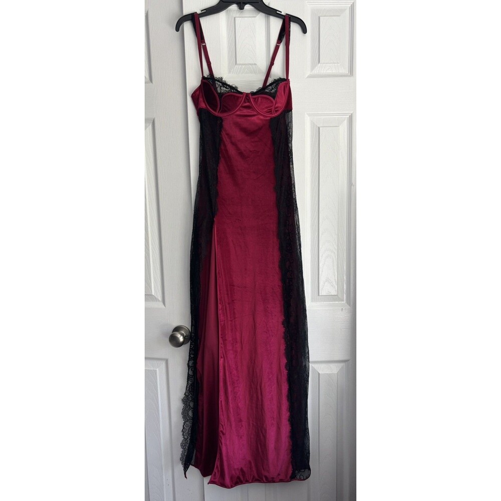 Frederick’s Of Hollywood Red Velvet Nightgown w/Black Lace Sz. M Gothic Coquette